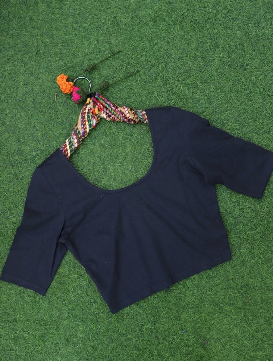Black Solid Stretchable Blouse/Crop Top